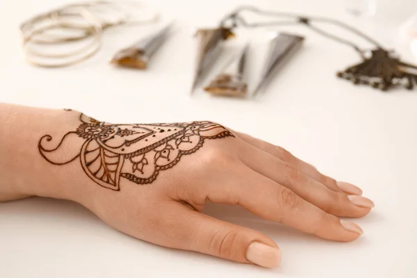 Female Hand Painted Henna Light Background Closeup — Stok fotoğraf
