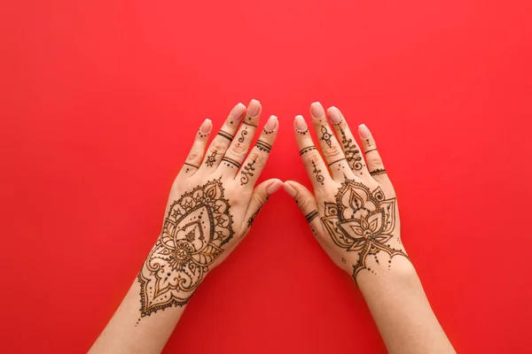 Female Hands Beautiful Henna Tattoo Color Background Closeup — Zdjęcie stockowe