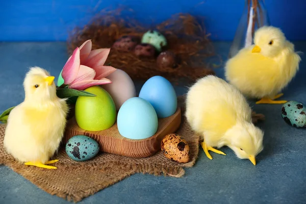 Cute Chickens Easter Eggs Flower Table — Stock Photo, Image