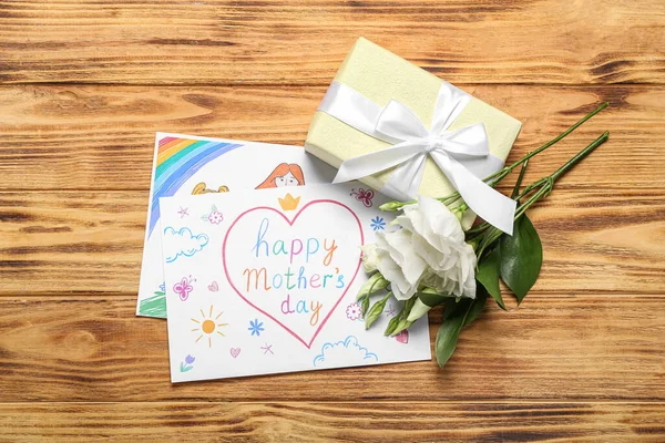 Pictures Text Happy Mother Day Flowers Gift Box Wooden Background — Stockfoto