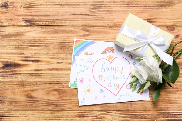 Pictures Text Happy Mother Day Flowers Gift Box Wooden Background — стоковое фото