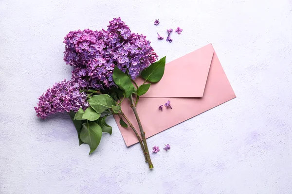 Purple Lilac Flowers Envelope White Background — Stock Photo, Image