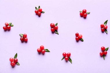 Leylak kaplamalı kırmızı yaban mersini.