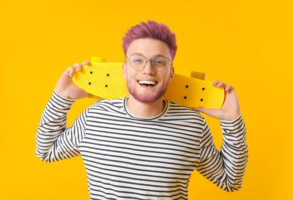 Cool Young Man Unusual Color Hair Beard Holding Skateboard Yellow — Foto Stock