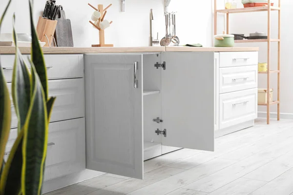 Buka Counter Untuk Peralatan Dapur Modern — Stok Foto