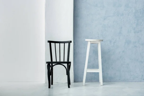 Black Chair White Table Light Room — Stock Photo, Image