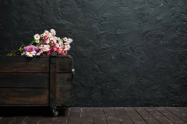 Beautiful Flowers Wooden Chest Drawers Dark Wall — Fotografia de Stock