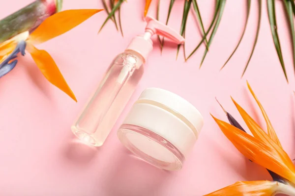 Cosmetic Products Strelitzia Flowers Pink Background — Stock Photo, Image
