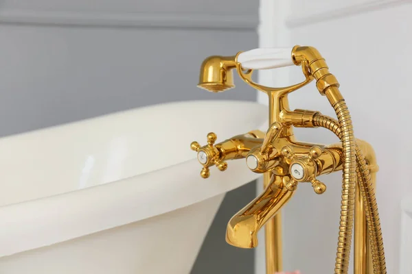 Golden Shower Faucet Bathroom Closeup — Φωτογραφία Αρχείου