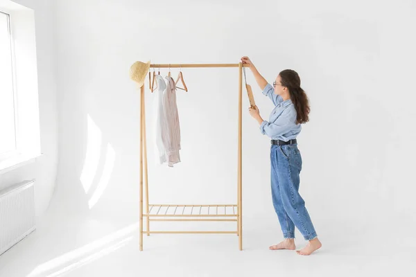 Young Woman Hanging Bag Wooden Rack Modern Photo Studio — Stock Photo, Image