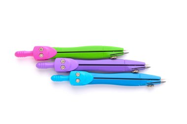 Beyaz arkaplanda modern pusulalar