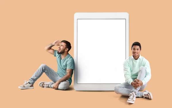 Happy Young Guys Big Tablet Computer Blank Screen Beige Background — Φωτογραφία Αρχείου