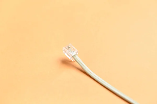 Vit Internet Kabel Orange Bakgrund Närbild — Stockfoto