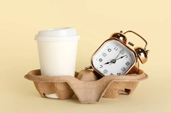 Holder Takeaway Paper Cup Alarm Clock Beige Background — Zdjęcie stockowe