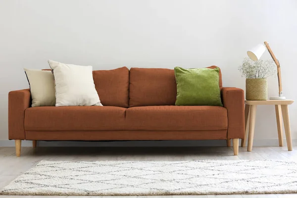 Sofa Und Tisch Hellen Wohnzimmer — Stockfoto
