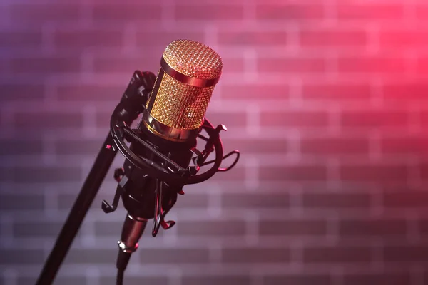 Closeup View Stand Professional Microphone Dark Brick Wall Background — Stock Photo, Image