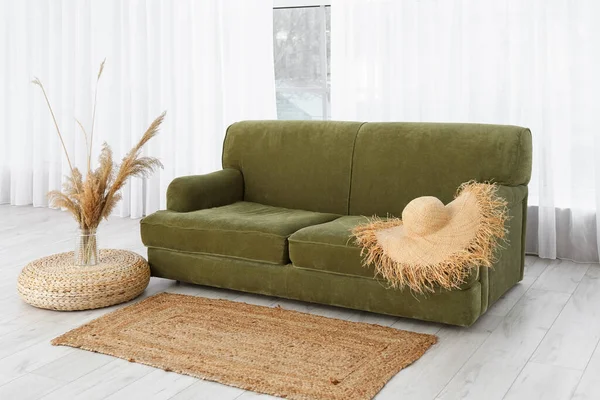 Comfortable Sofa Wicker Hat Vase Pampas Grass Big Window Living — ストック写真