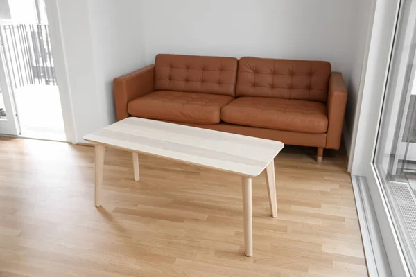 Brown Couch Wooden Coffee Table Living Room — 图库照片