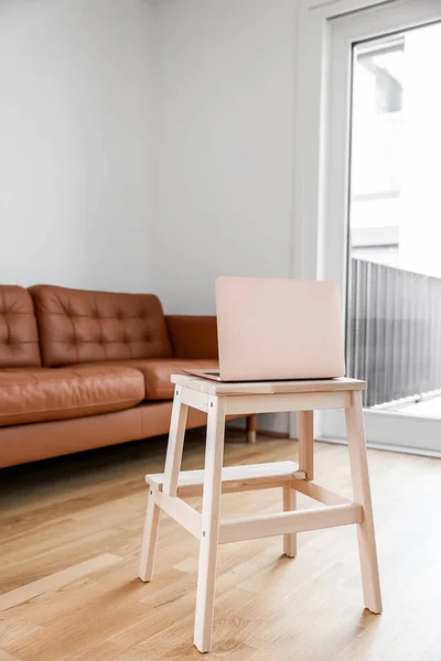 Modern Laptop Step Stool Living Room — Stockfoto