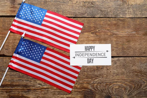 Gratulationskort Med Texten Happy Independence Day Och Usa Flaggor Trä — Stockfoto