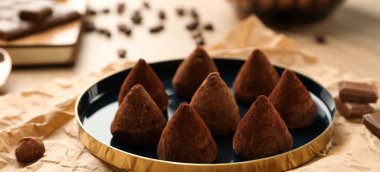 Plaka ile masada lezzetli çikolata truffles