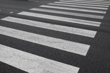 Şehirde Zebra yaya geçidi