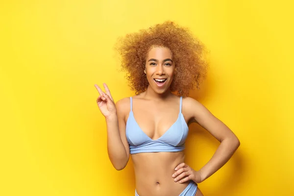 Beautiful African American Woman Bikini Dyed Hair Yellow Background — Stock fotografie