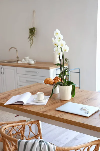 Dining Table Delicious Breakfast Magazine Laptop Orchid Flower Kitchen — Stock Photo, Image