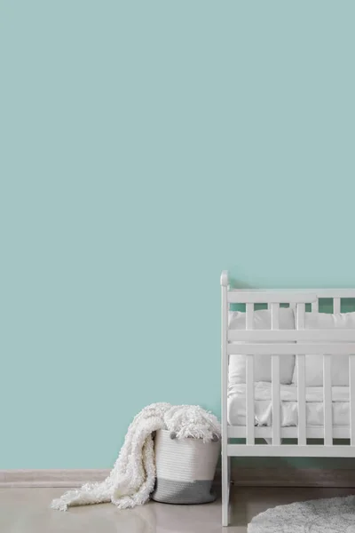 Baby Crib Basket Blanket Green Wall — 스톡 사진