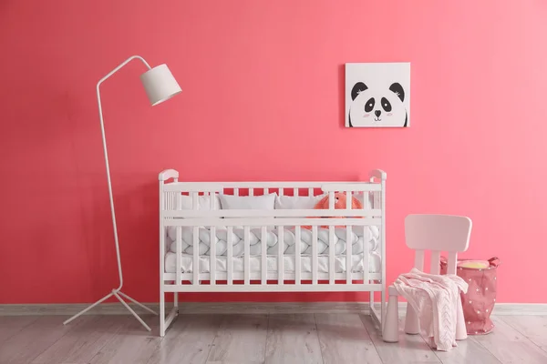 Interior Stylish Nursery Baby Crib Lamp Chair — Stockfoto