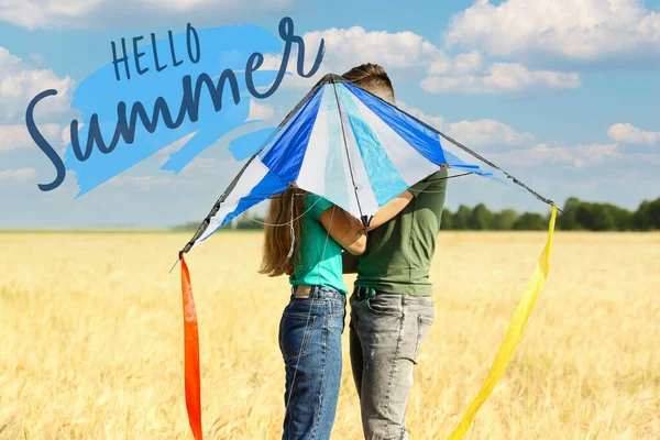 Happy Young Couple Kite Field Hello Summer — Fotografia de Stock