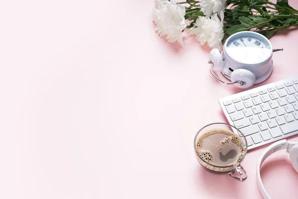 Computer Keyboard Cup Coffee Alarm Clock Flowers Headphones Pink Background — 스톡 사진