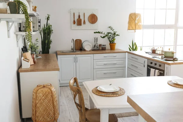 Interior Light Kitchen Stylish Counters Kitchenware Pegboard White Wall — Zdjęcie stockowe