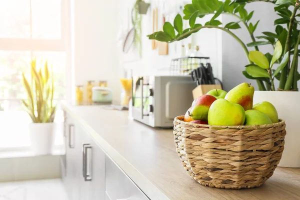 Wicker Basket Fruits Counter Kitchen Closeup — Stockfoto