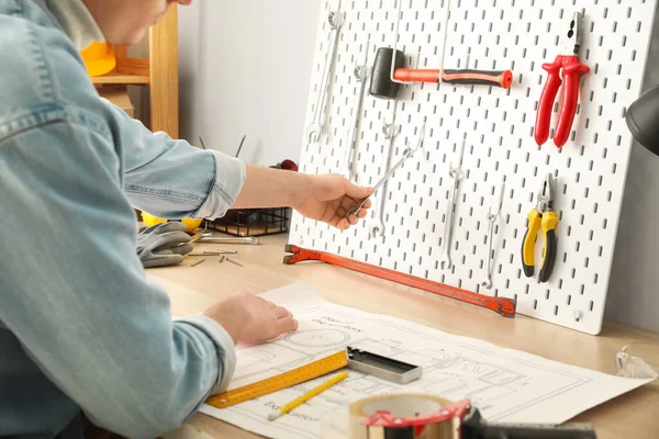 Man Taking Spanner Pegboard Tools Workshop — Stock Photo, Image