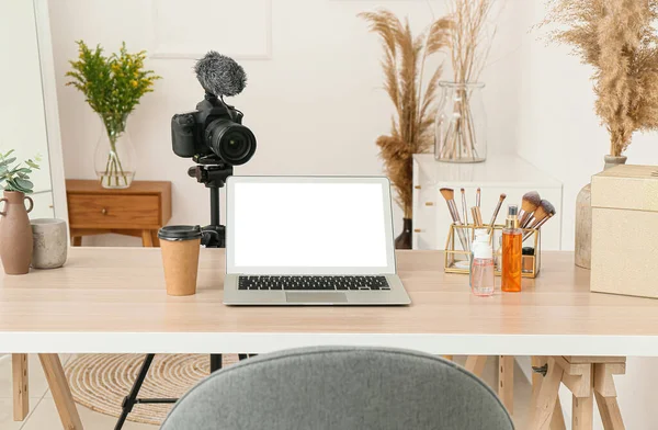 Blogger Workplace Modern Laptop Camera Decorative Cosmetics Studio — Stock fotografie