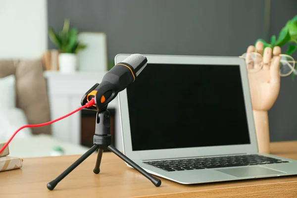 Modern Microphone Laptop Table — Stock Photo, Image