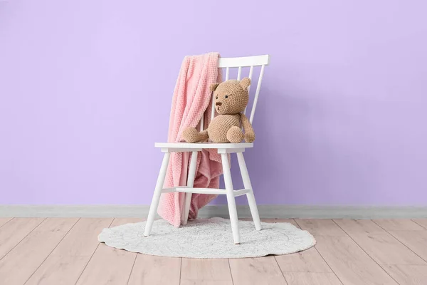 Toy Bear Soft Plaid Chair Violet Wall Room Interior — Foto de Stock