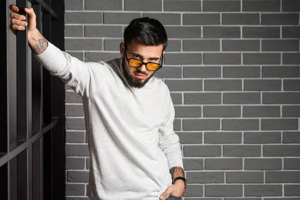 Fashionable Bearded Man Wearing Stylish Sunglasses Grey Brick Wall —  Fotos de Stock