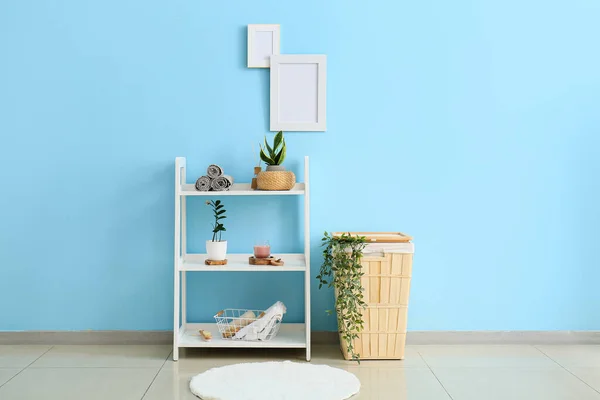 Shelving Unit Bath Supplies Laundry Basket Blue Wall — Stock Photo, Image