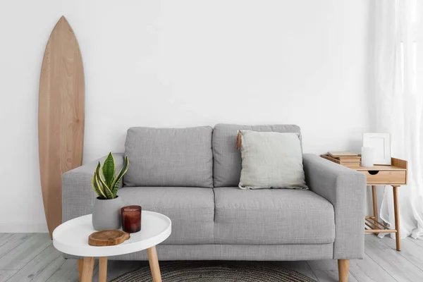 Interior Light Living Room Sofa Tables Wooden Surfboard — Φωτογραφία Αρχείου
