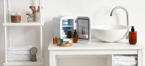Sink Small Open Refrigerator Cosmetics Bath Accessories Light Bathroom — Stok Foto