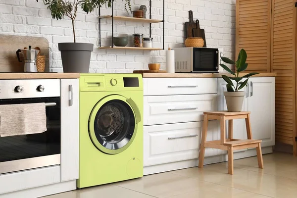 Interior Dari Gaya Dapur Dengan Mesin Cuci Hijau — Stok Foto