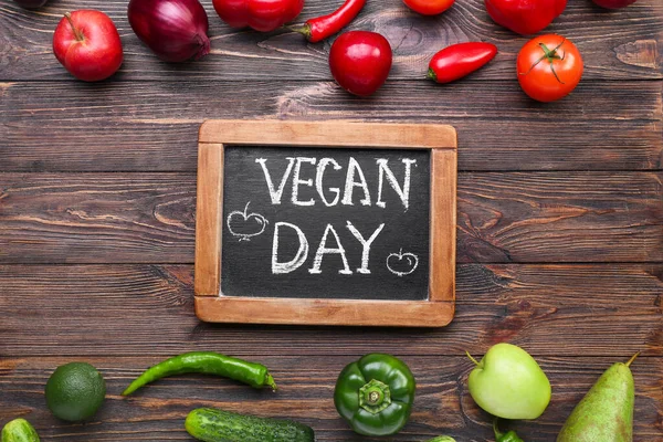 Board Text Vegan Day Fresh Products Wooden Background — Stock Photo, Image