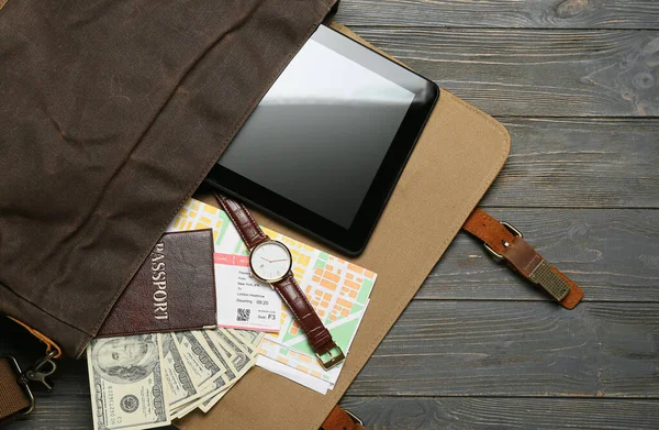 Bag Guide Belongings Tablet Computer Dark Wooden Background — Stock Photo, Image