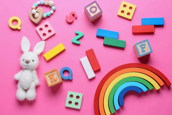 Színes Gyerekek Játékok Rózsaszín Háttér — Stock Fotó