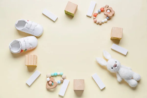 Keret Készült Gyermekjátékok Csizma Bézs Alapon — Stock Fotó