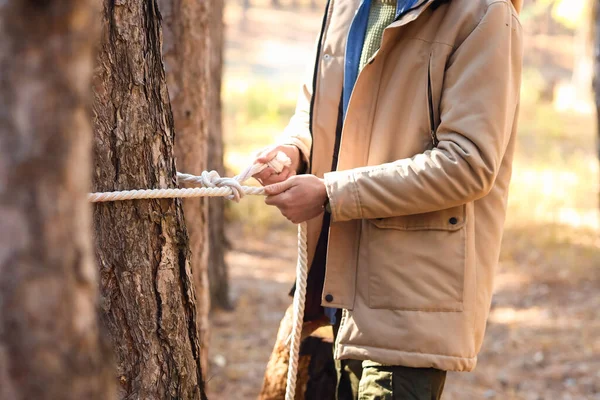 Male Tourist Tying Rope Tree Forest — Stock Photo, Image