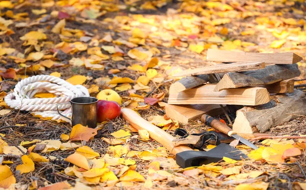 Touristen Survival Set Herbstwald — Stockfoto