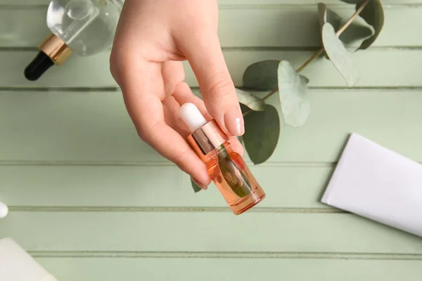 Female Hand Bottle Natural Serum Color Wooden Background Closeup — Stock Photo, Image